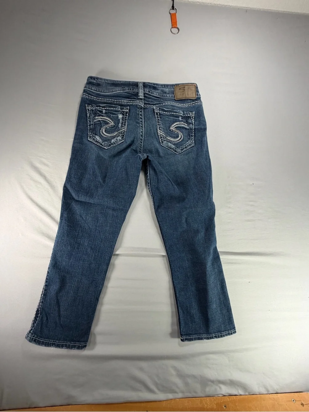 Silver Suki Crop/Capri Blue Jeans Stressed W 29/L 22 1/2 #977